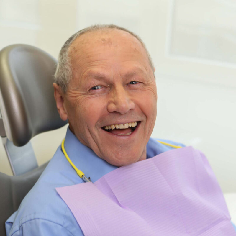 Zahnaerzte_am_Augustaplatz_Feste_Zaehne_an_einem_Tag_Kachel