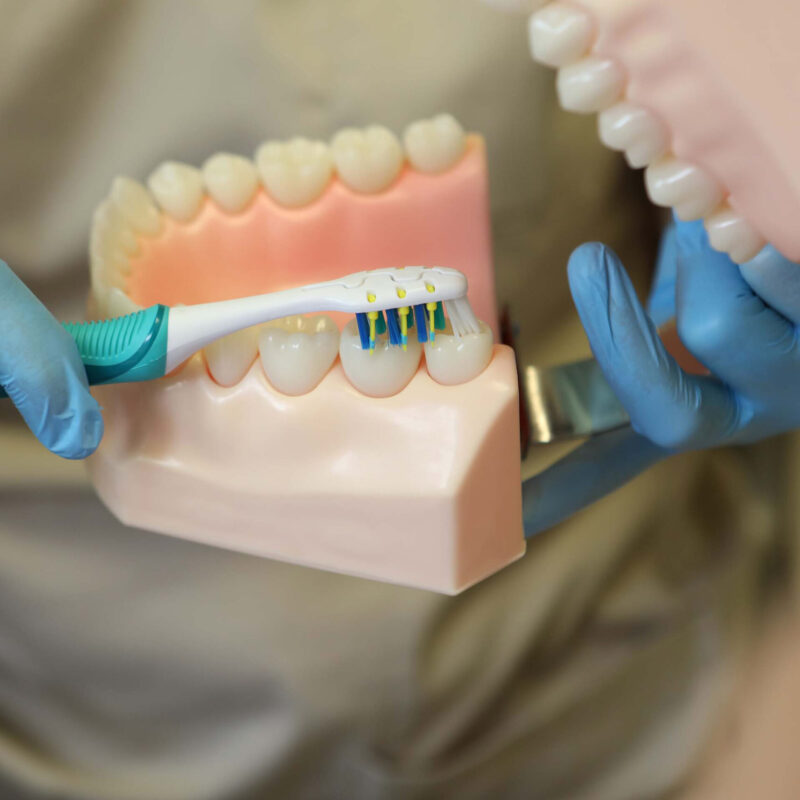 Zahnaerzte_am_Augustaplatz_Putzschule_Kachel