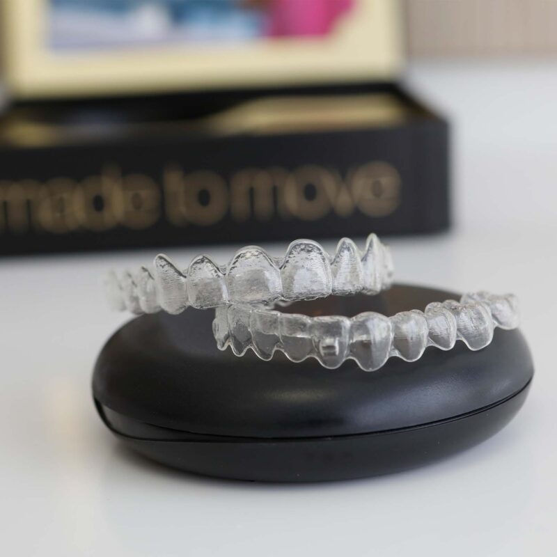 Zahnaerzte_am_Augustaplatz_Invisalign_go_Kachel